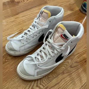 Nike blazers mid 77 size 9